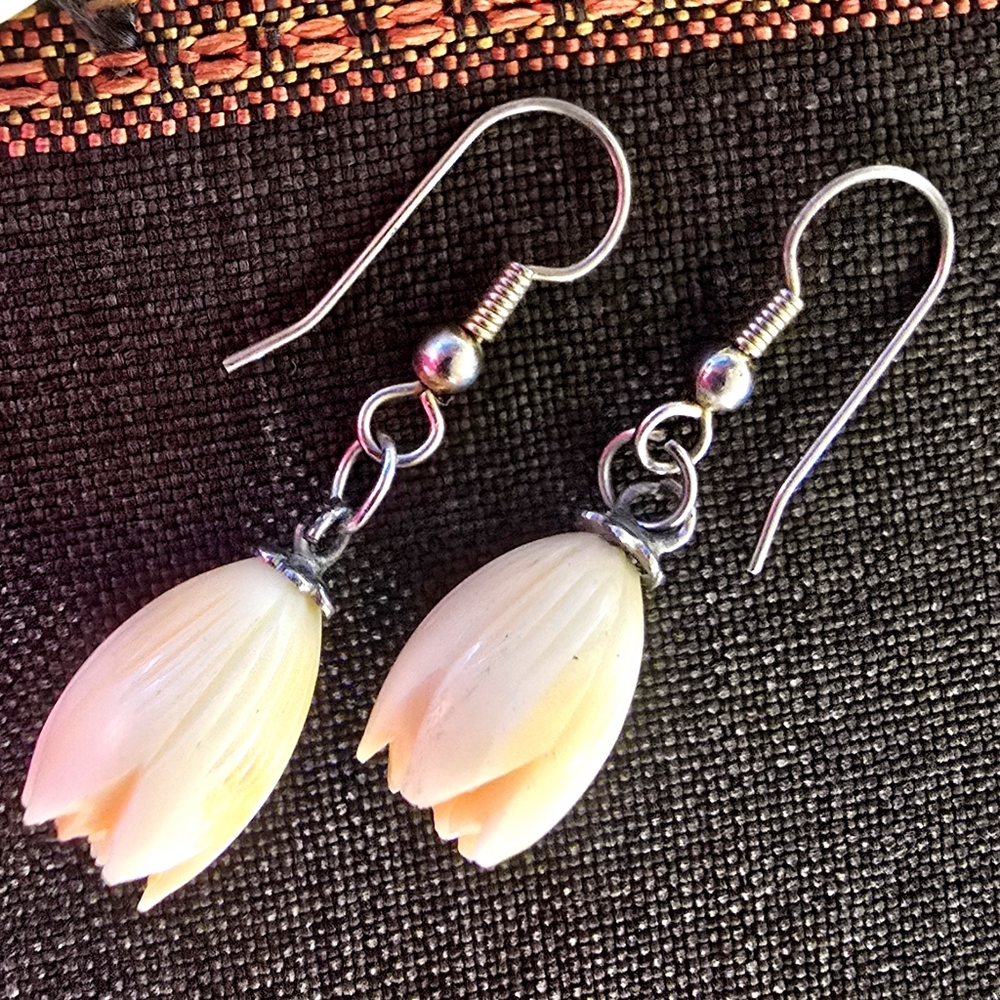 Unique Vintage Hawaiian Beachy Pikake Floral Beaded Bone/Ivory Look Necklace Set - Picture 3 of 3
